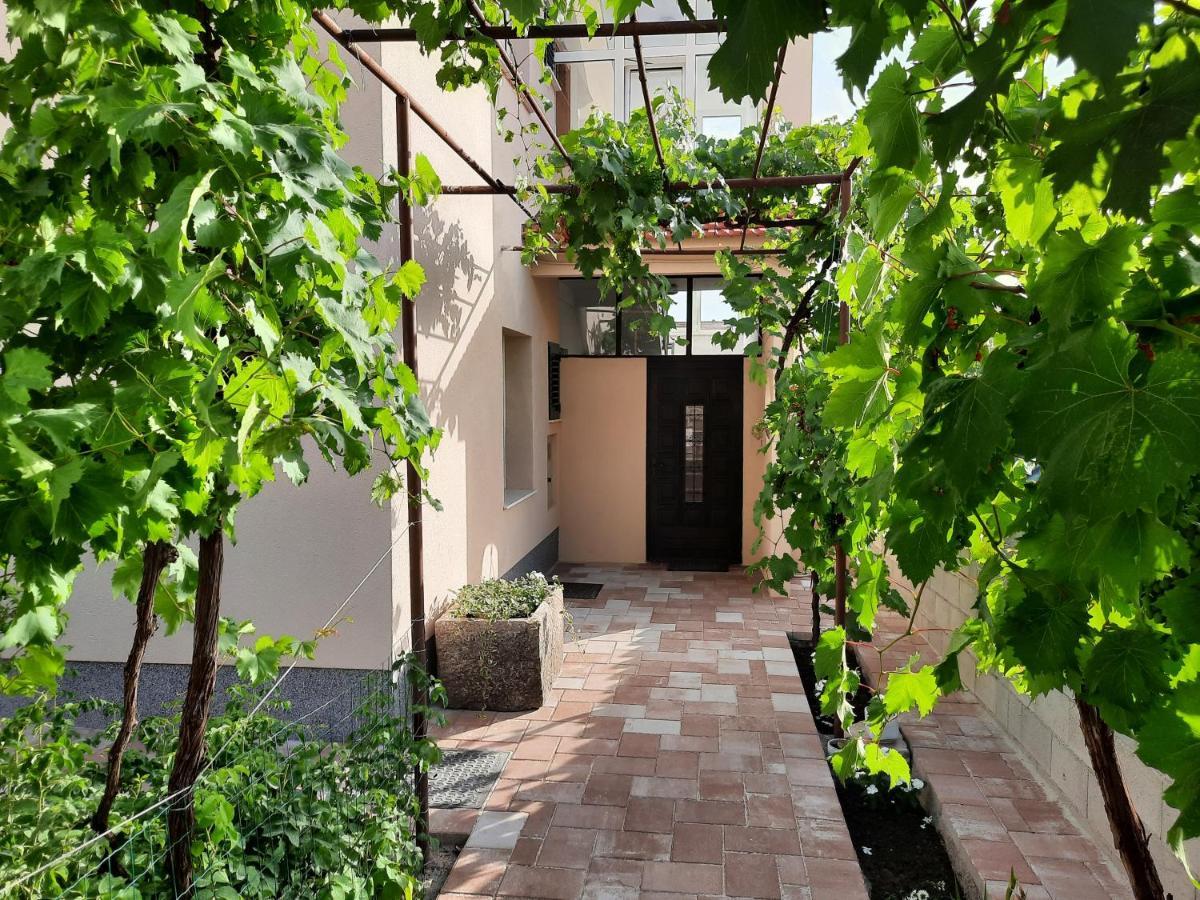 Apartman Laura M Vodice Exterior photo