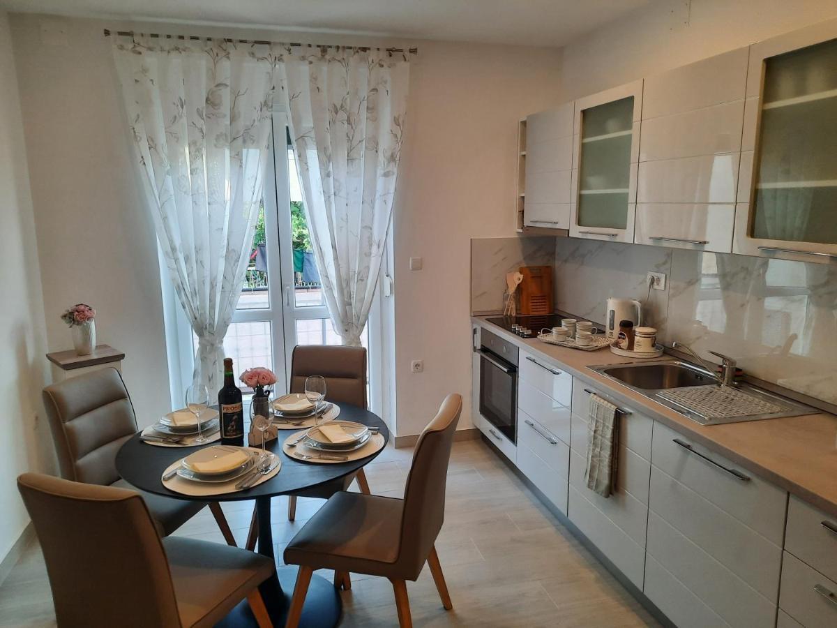 Apartman Laura M Vodice Exterior photo